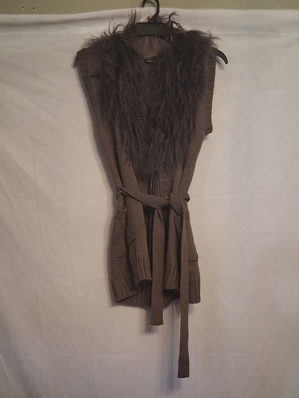 Dolce Cabo Faux Fur Trim Taupe Knit Sleeveless Cardigan with Belt Size Medium